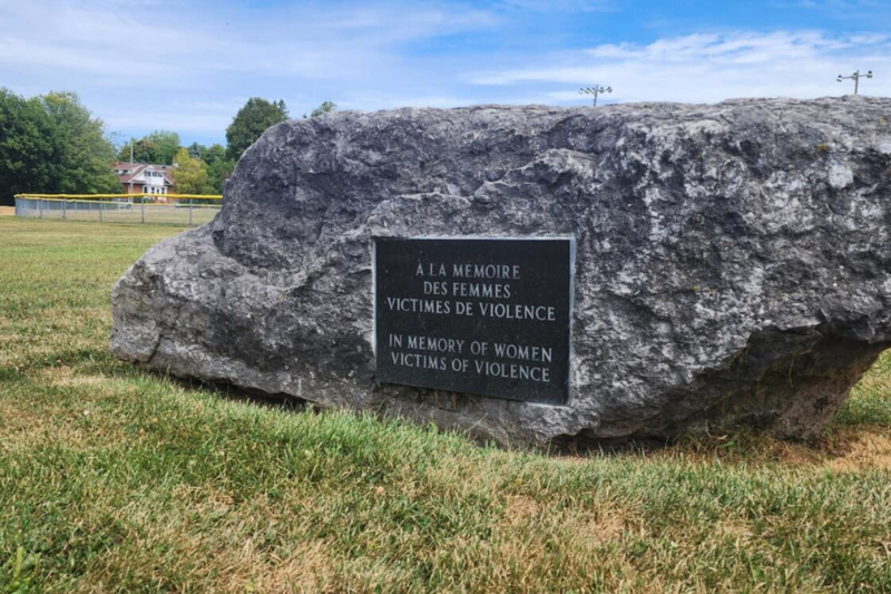 Le monument dédié aux féminicides sera déplacé à l’hôtel de ville de Clarence-Rockland (in French)